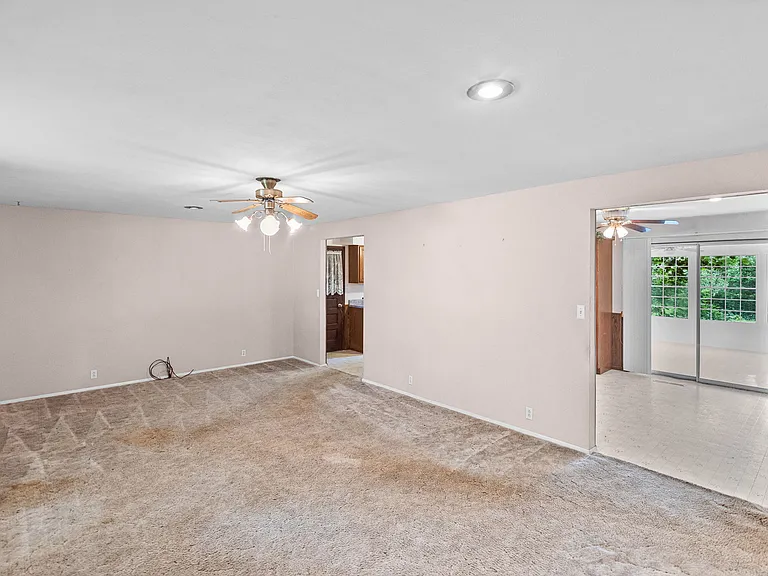 206 Joan Ave — Photo 3