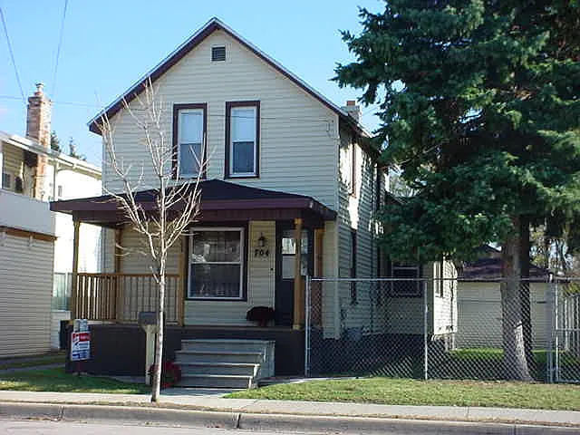 704 State St photo 1