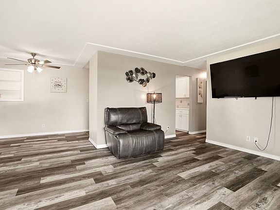 3rd image of 4012 W Longfellow Ave