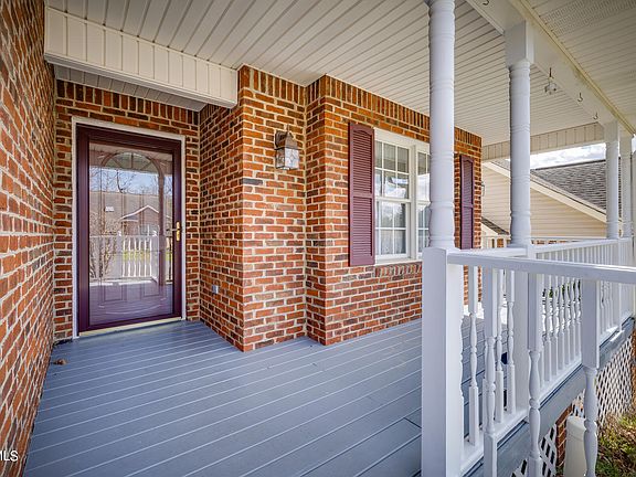 5th image of 513 Willowbrook Trce