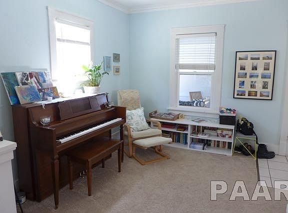 4th image of 813 E Lake Ave