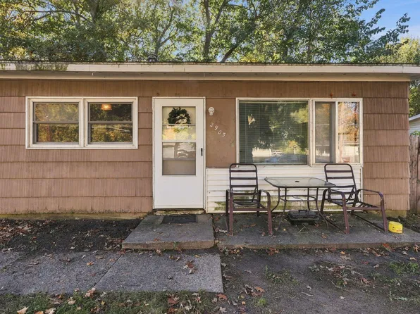 2905 Fielding Dr, Lansing, MI 48911