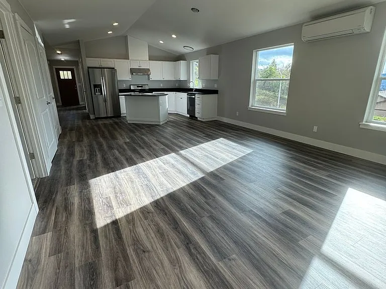 1720 NE Alameda Ave — Photo 4