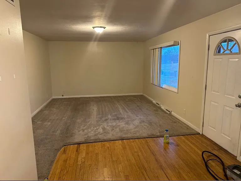 815 W Avon Ln — Photo 4