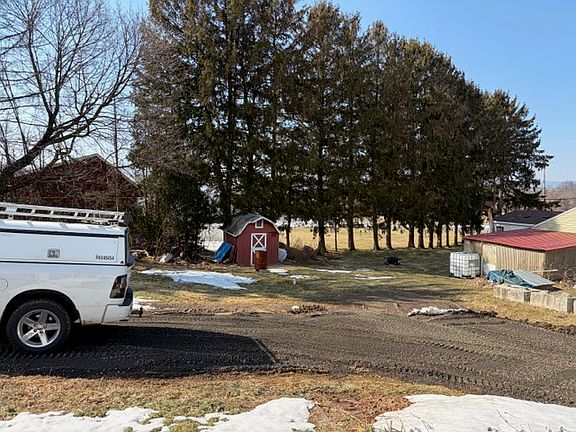 2nd image of 606 Old Route 22