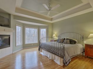 5821 Manor Dr, Parkville, MO 64152