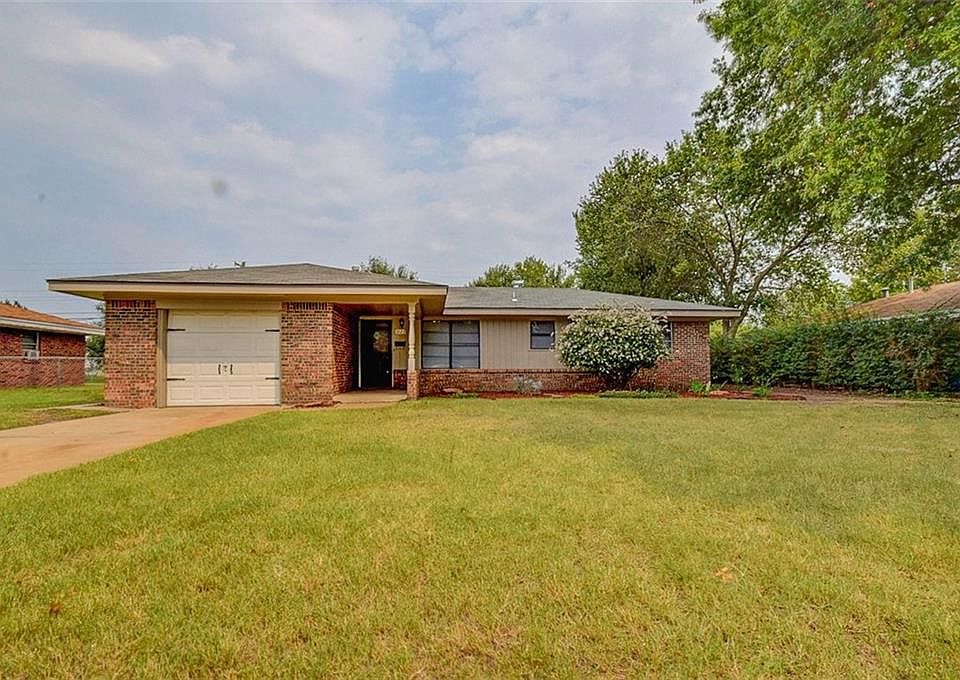 1st image of 1023 Carlisle Cir
