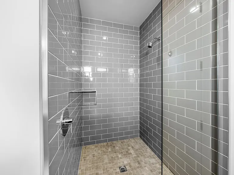 939 Bernardi Ln — Photo 32