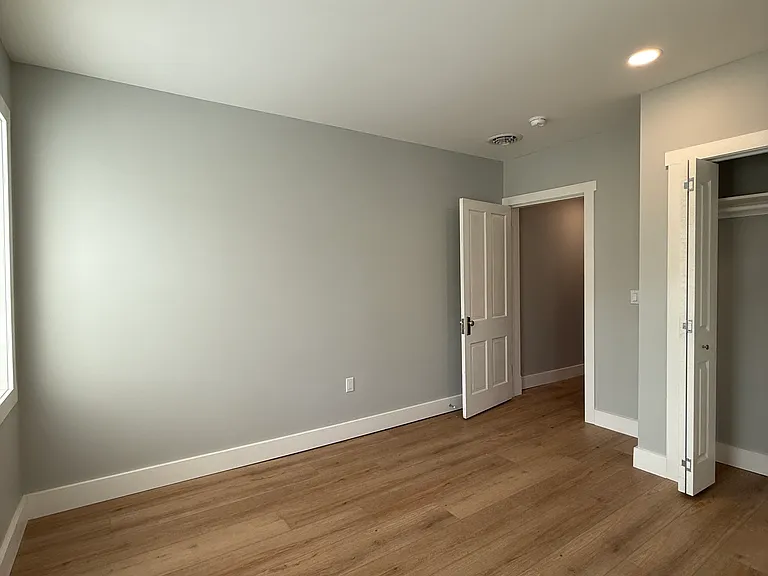 23 1/2 E Washington Ave — Photo 12