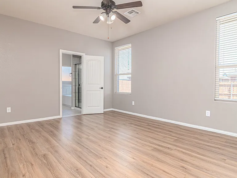 6408 Hall Of Fame Blvd — Photo 6