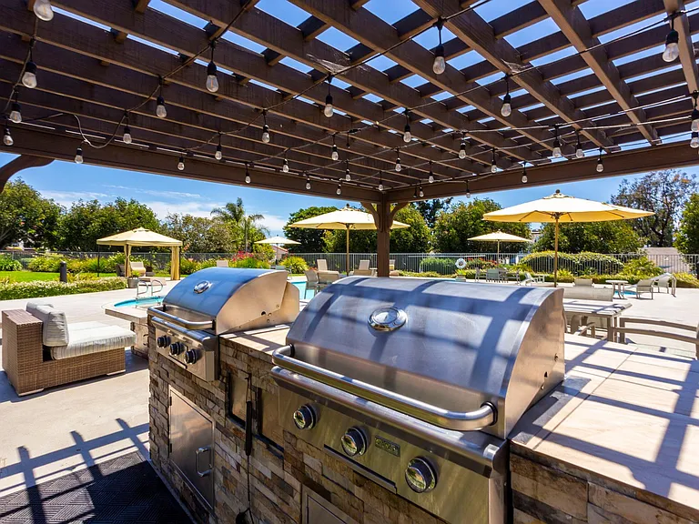 BBQ Area: Throw the most beautiful gatherings in our resort-style pool area! No reservation required!
