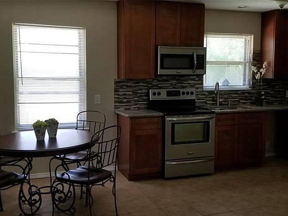 3rd image of 455 Glenburnie Dr