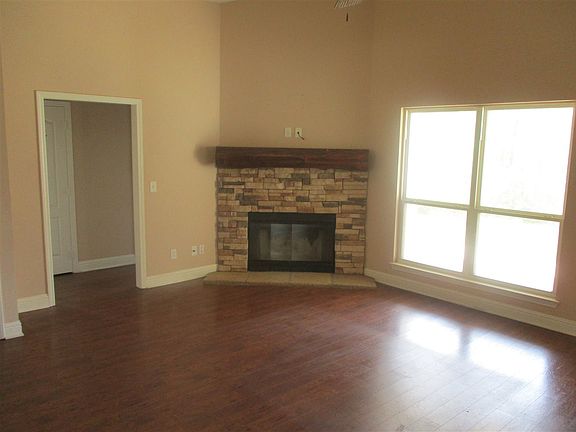 3rd image of 140 Briarwood Trce