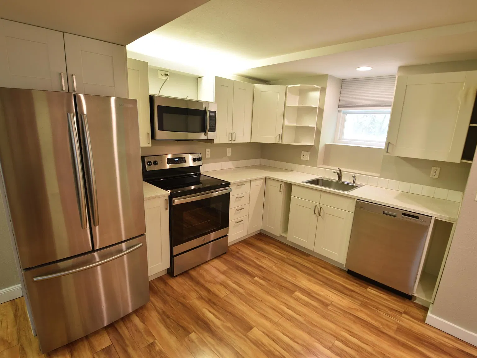 1 bed, 864 sqft, $2,730 — Photo 2