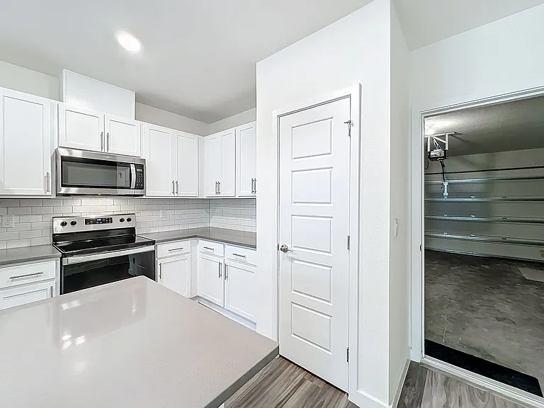 231 Dapper Ct — Photo 13