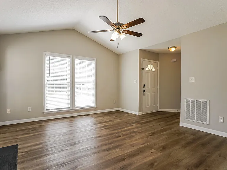 1005 Henchman Ct — Photo 4