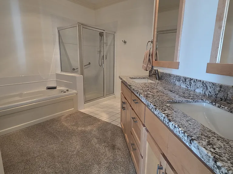 6125 NE 175th St #M102 — Photo 13