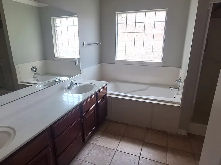616 Highland Ct — Photo 10
