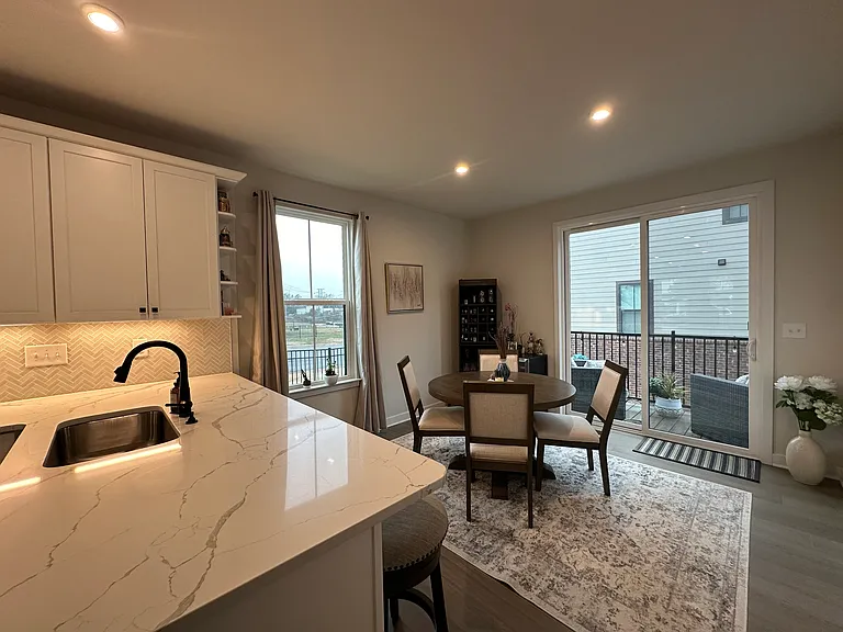 4752 Chastain Ave — Photo 8