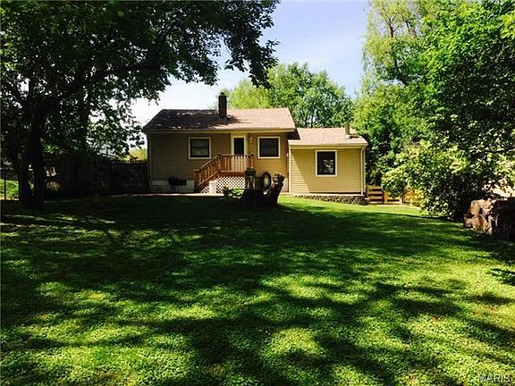 3rd image of 840 Brown St