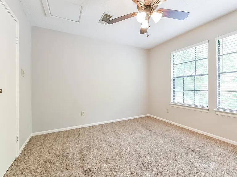 38 Camberwell Ct — Photo 14