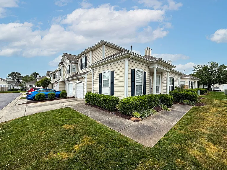 1836 Kensal Green Dr — Photo 3