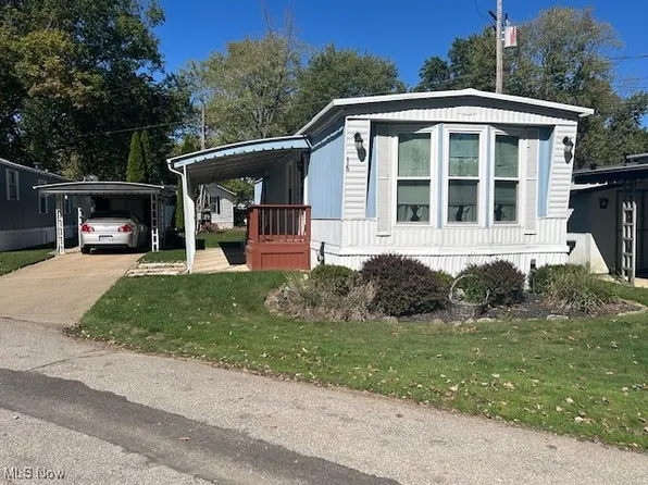 16 Van Ess Dr, Olmsted Falls, OH 44138