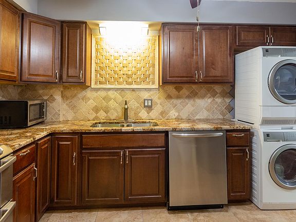 3rd image of 531 Carlysle Dr APT 11