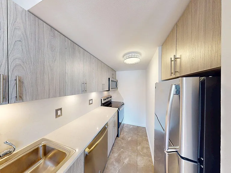 121 Reade St #E — Photo 6