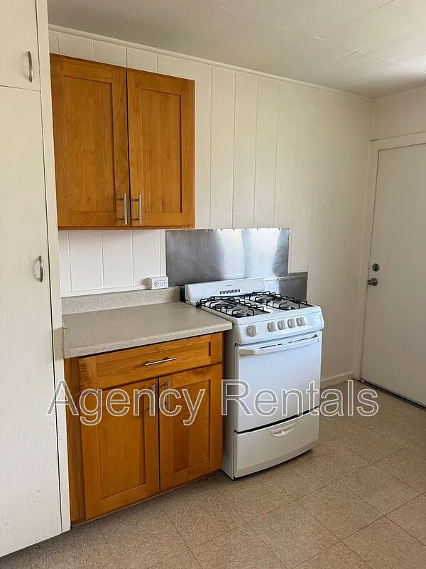 2 bed, 1.0 bath, 550 sqft, $1,800 — Photo 3