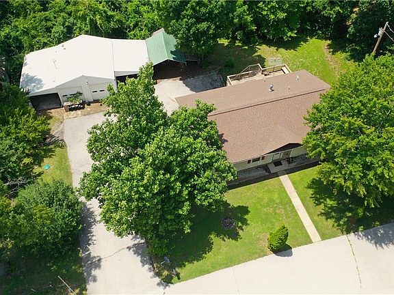 2nd image of 128 Jh Williamson Jr Ct