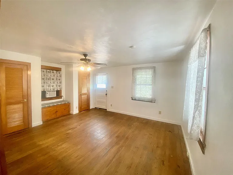5618 Avenue L #UP — Photo 6