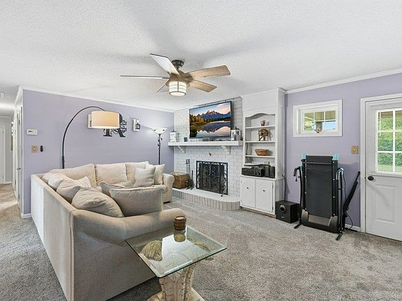 4th image of 25 Phillips Dr