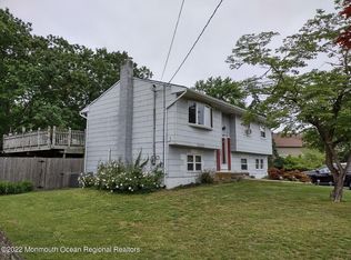 42 Vivian Ct, Howell, NJ 07731