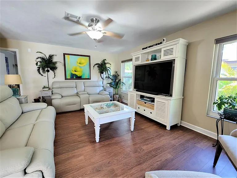 3104 Clovewood Pl — Photo 6