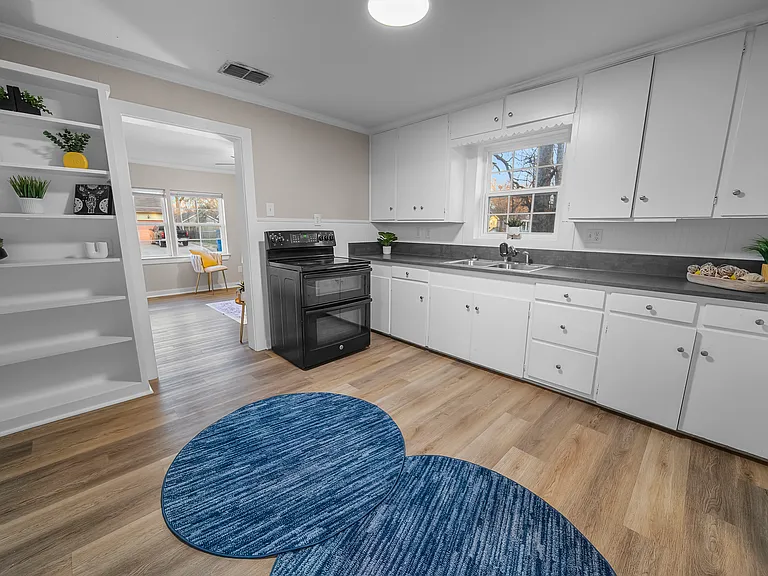 510 Hogg St — Photo 6