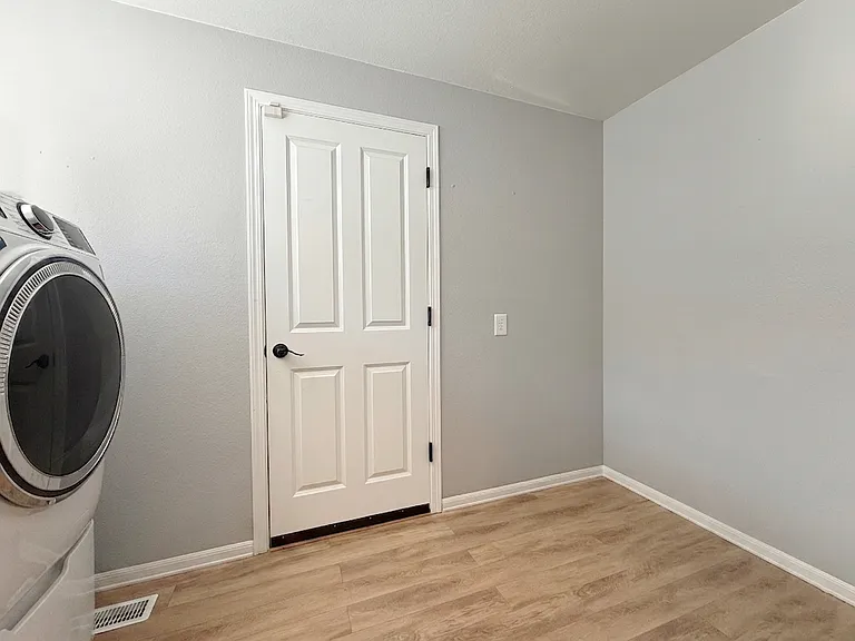 18913 SE 44th Pl — Photo 22