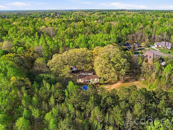 5th image of 7918 Silver Maple Ln