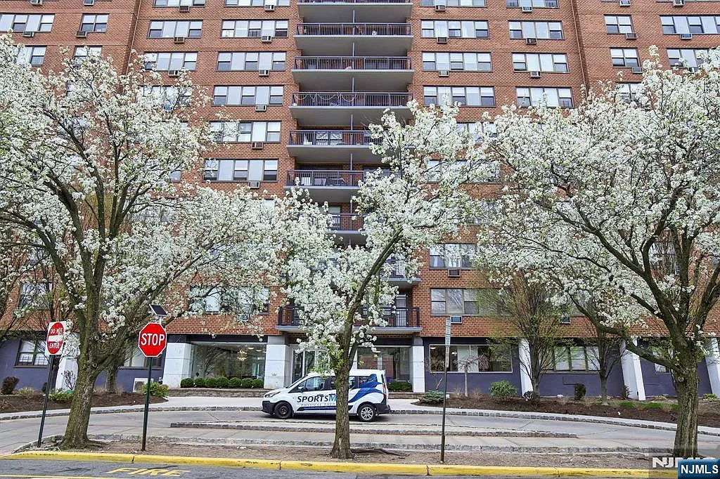 500 Central Ave photo 1