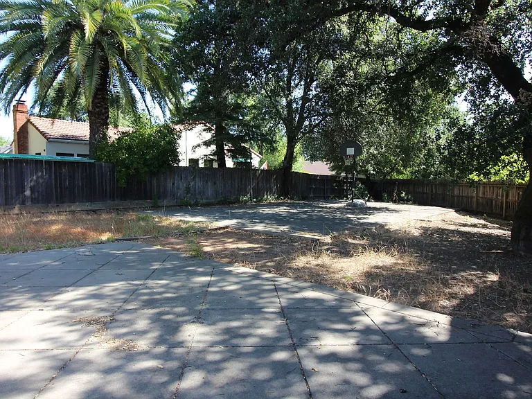 402 Healdsburg Ave — Photo 22