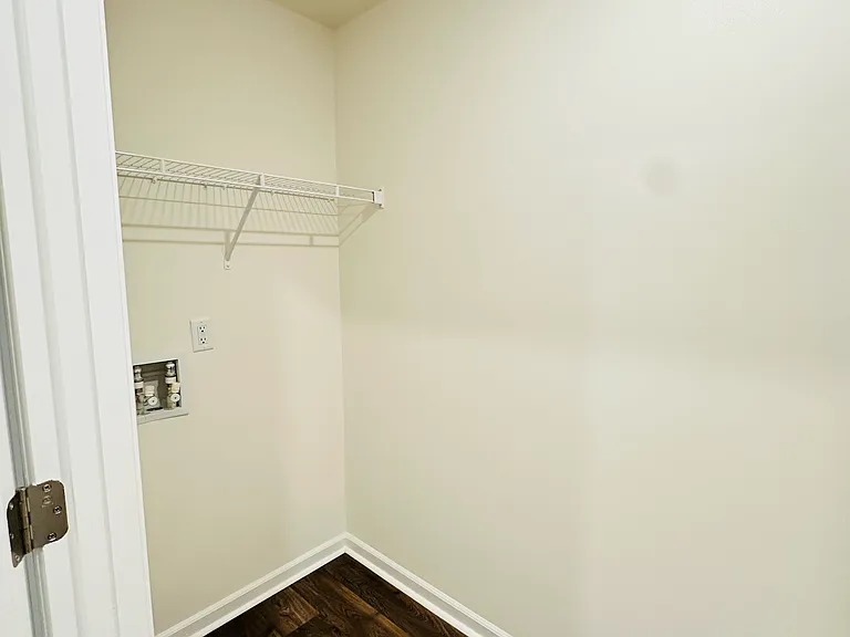 Walk-in laundry room