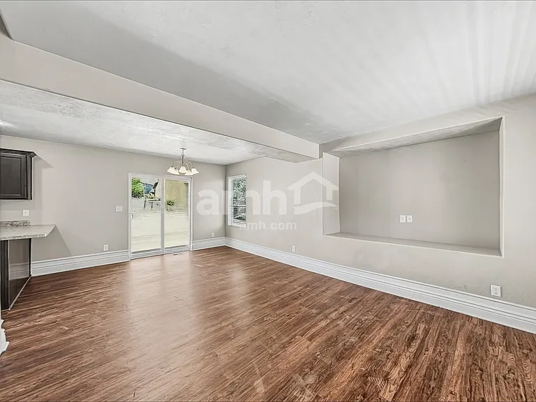 228 W Cedar Grove Ln — Photo 6