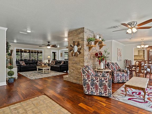 5th image of 2458 Bonanza Dr