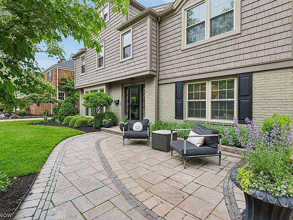 3rd image of 20646 Beaconsfield Blvd