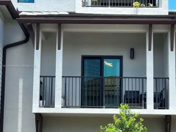 8315 NW 49th St, Doral, FL 33166