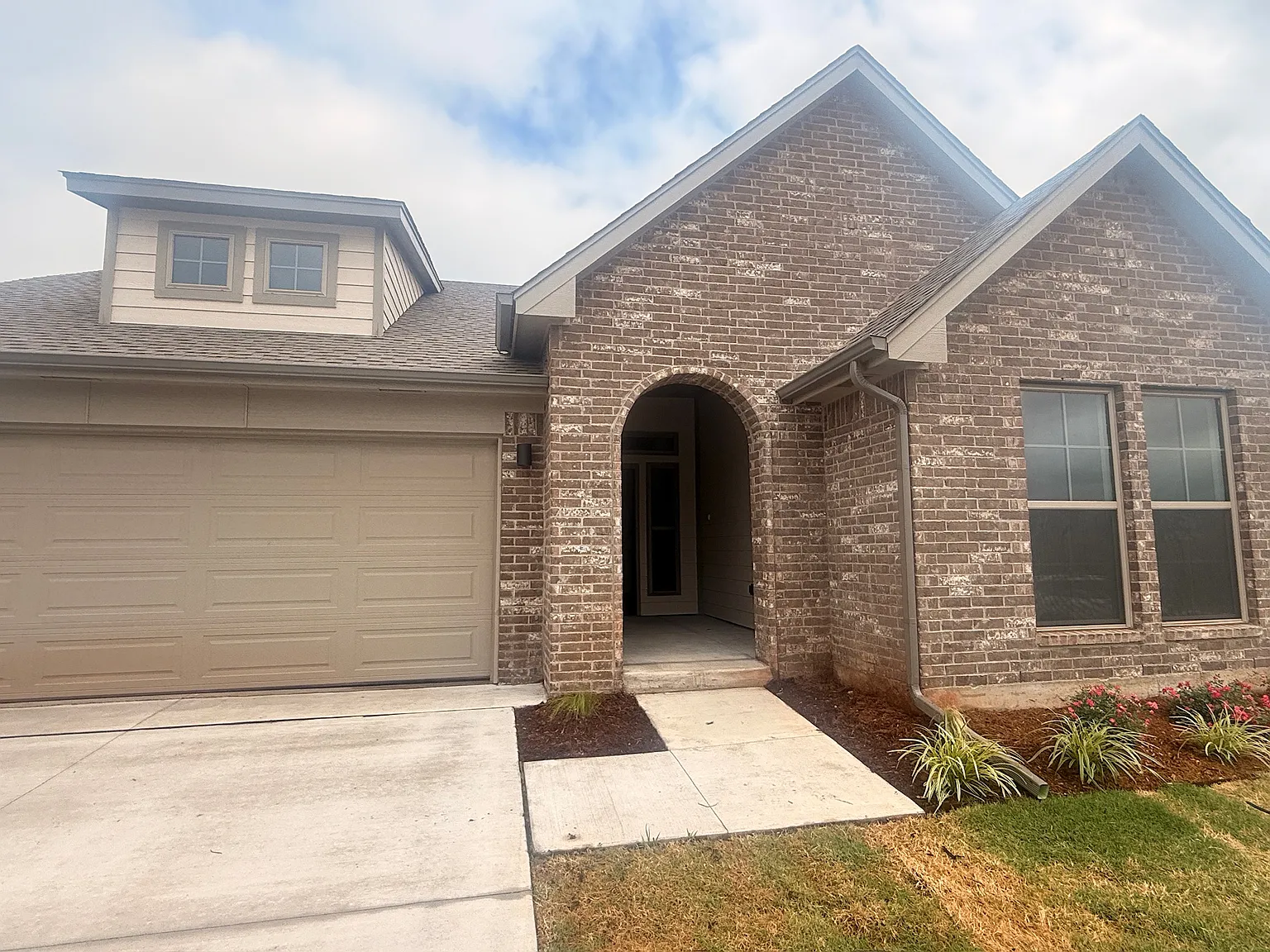 3 bed, 1768 sqft, $2,600 — Photo 2
