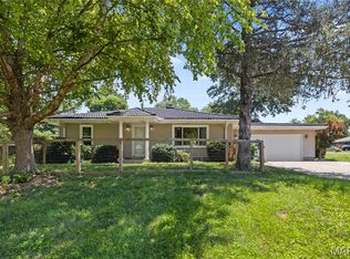 3 Knoll Dr, Collinsville, IL 62234