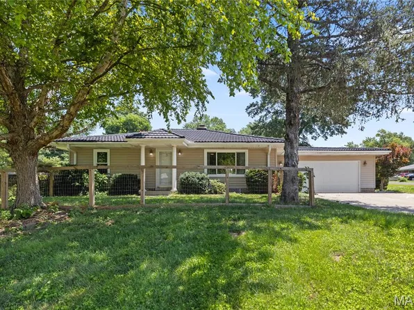 3 Knoll Dr, Collinsville, IL 62234