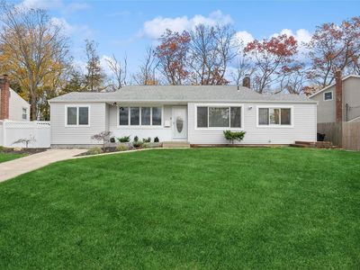 15 Court Drive, Huntington Station, NY, 11746