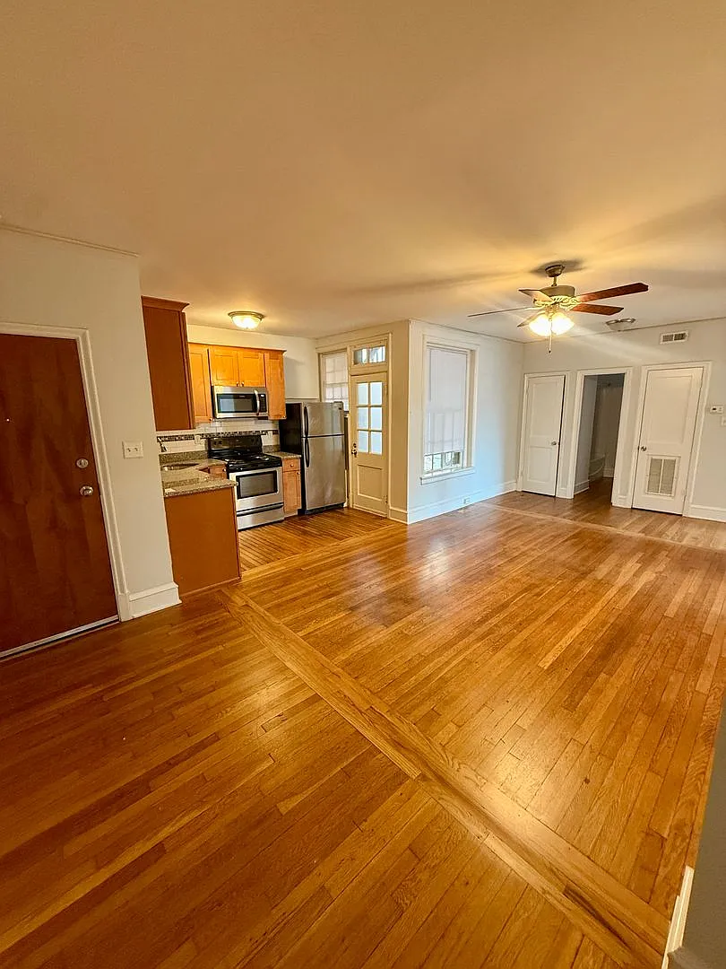 1121 W Grace St — Photo 1